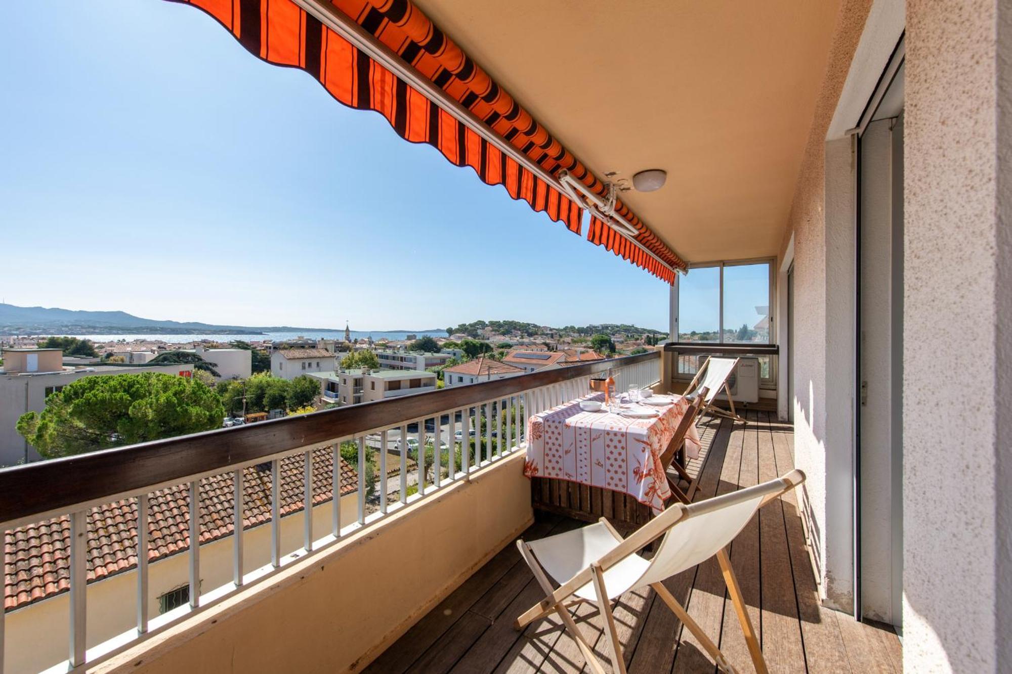 Le Cadet - Vue Panoramique Ville Et Baie De Sanary Sur Mer, Parking & Terrasse - 2 A 4 Pers Esterno foto